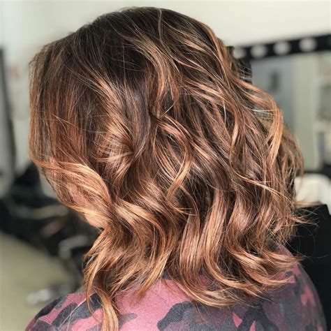 imagens de morena iluminada cabelo curto|Morena iluminada cabelo curto: 30 looks de inspiração e dúvidas